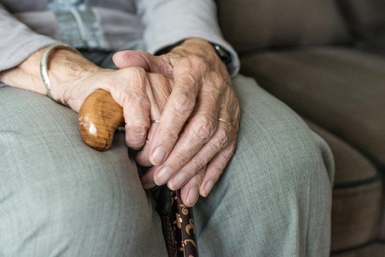 Rehabilitacja i aktywizacja w domu opieki – klucz do lepszego samopoczucia